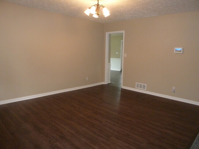 Building Photo - 3 Bed / 2.5 Bath with 2300 Square Feet!! A...