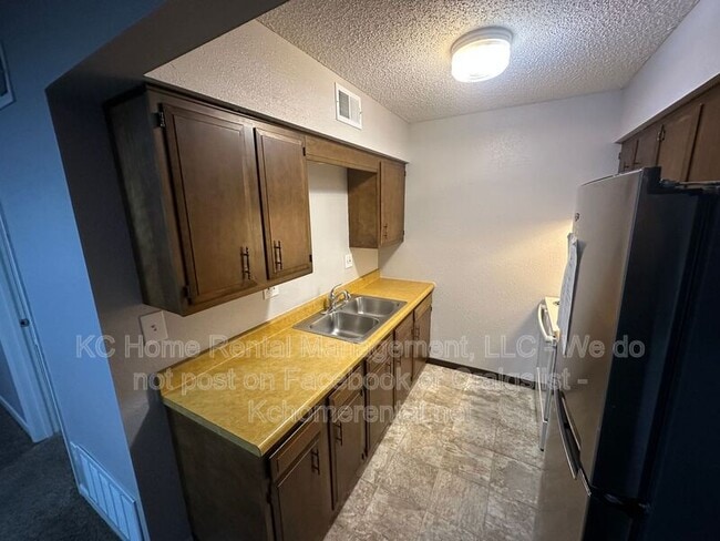 Building Photo - 812 E Walnut St