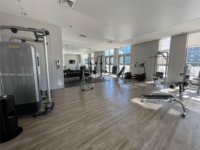 Building Photo - 1100 S Miami Ave