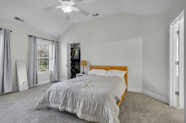 Building Photo - 112 Wild Oak Dr