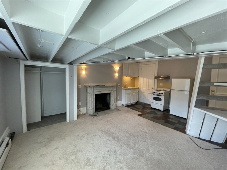 Building Photo - 359 Beacon St