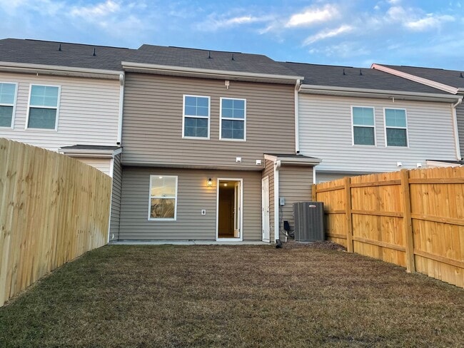 Building Photo - Fabulous New Townhouse in Columbia SC!