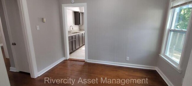 Building Photo - Berclair Gem with a BONUS ROOM!!!!!! Secti...