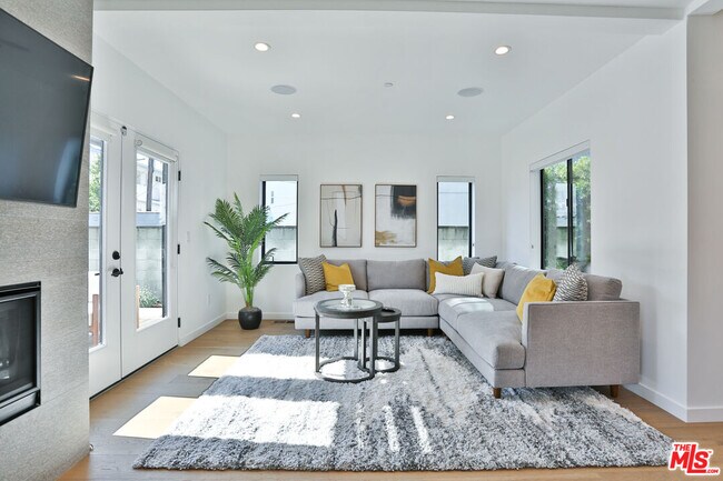 Building Photo - 1622 S Mansfield Ave