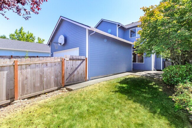 Building Photo - Charming 3-bedroom Craftsman Style DuPont ...