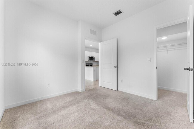 Building Photo - 4825 Dillon St