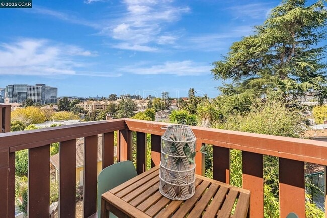 Building Photo - 233 Orange St