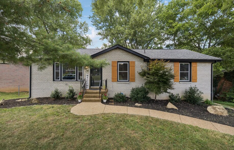 Primary Photo - 612 Roxanne Dr