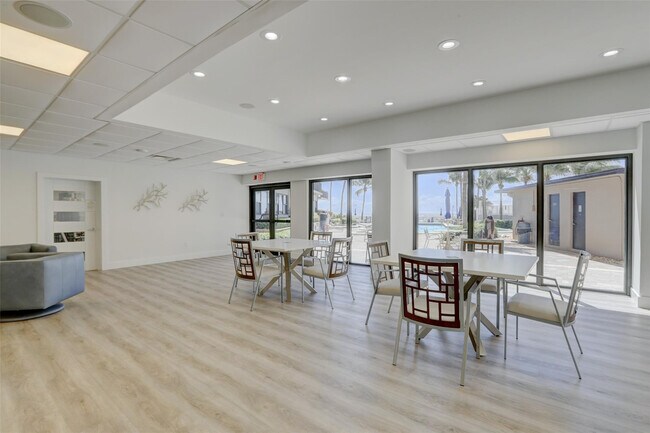 Building Photo - 3800 Galt Ocean Dr