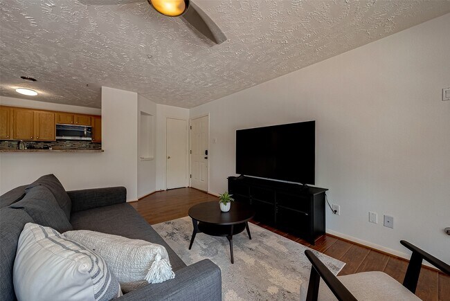 Building Photo - 8051 Bay Branch Dr