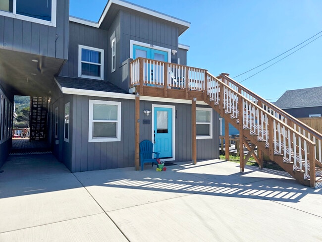 Building Photo - 118 S Pacific St