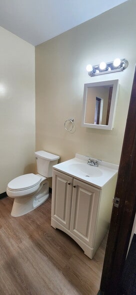 Unit 40 Room For Rent - 324 Valley St