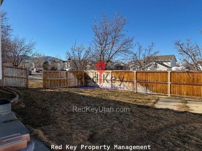 Building Photo - 790 N Single Family Home
