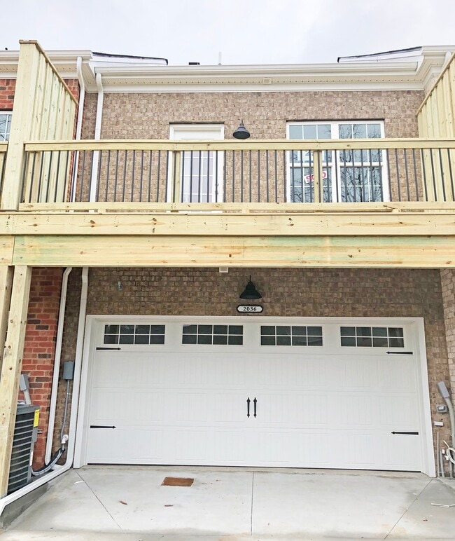 Building Photo - Gorgeous luxury 2BD/2.5BA M'boro townhome w/garage, washer/dryer, across from MTSU!