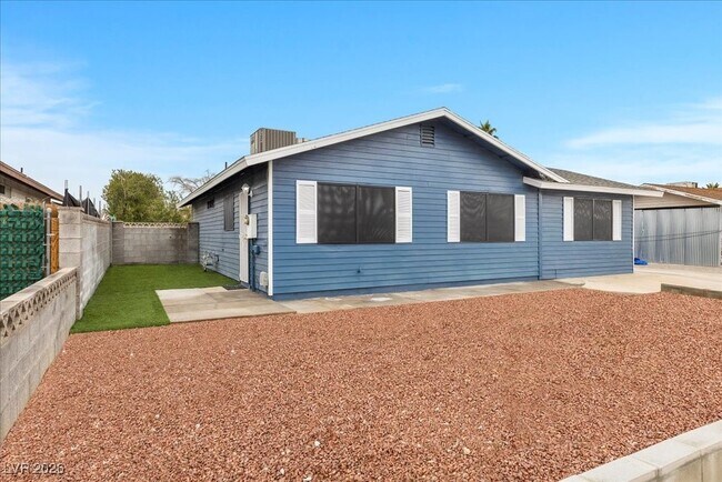 Building Photo - 6440 Bugbee Ave