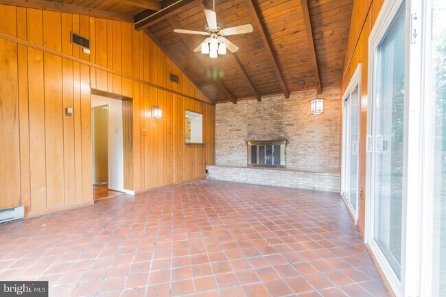 Building Photo - 9702 Bellevue Dr