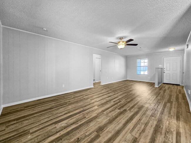 Building Photo - Charming 3-Bed, 2-Bath Home in Saginaw with Garage