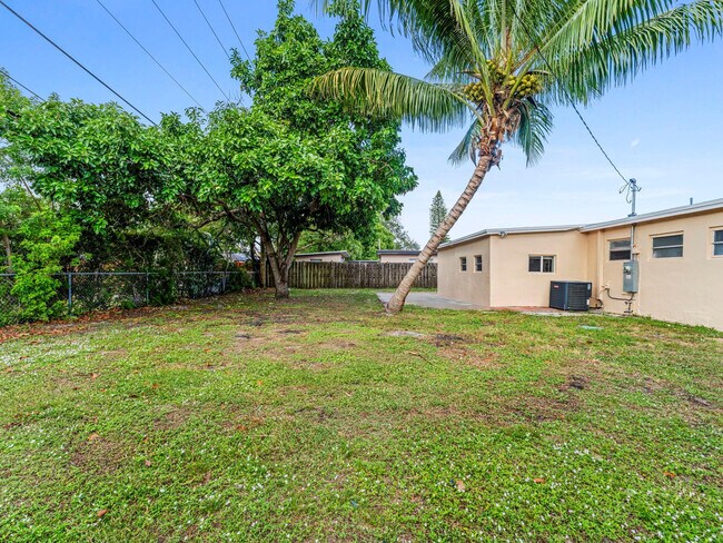 Building Photo - 21200 NE 12th Ct