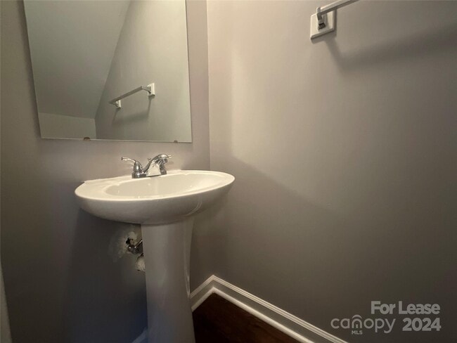 Building Photo - 206 W 15th St