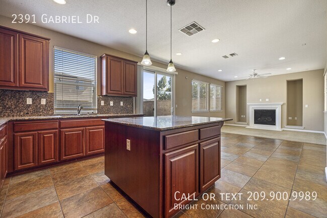 Building Photo - 2391 Gabriel Dr