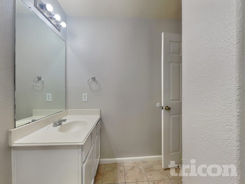 Building Photo - 19626 Beachy Ct