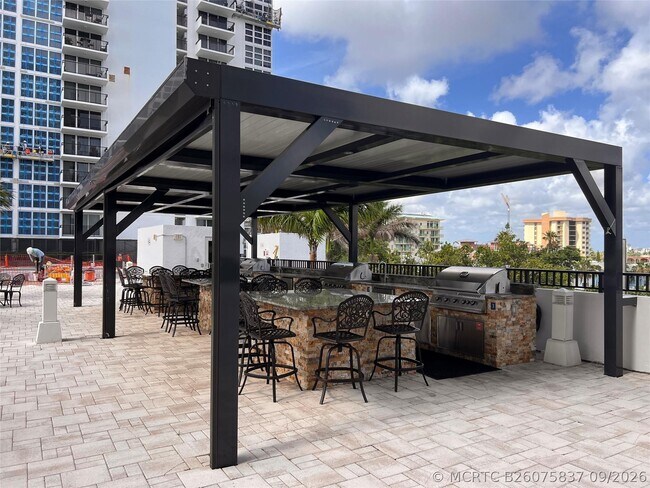 Building Photo - 531 N Ocean Blvd
