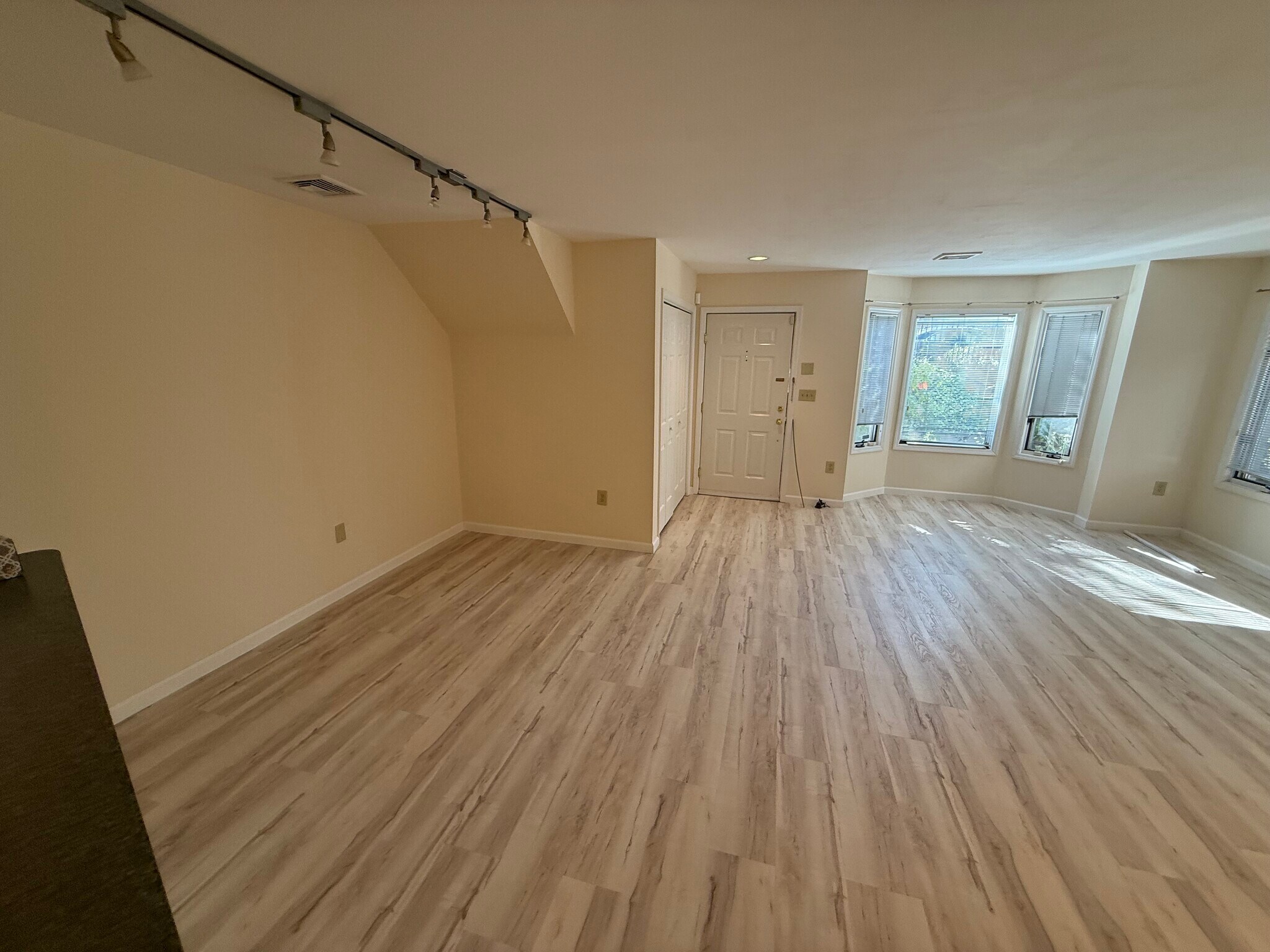 Building Photo - 304 Saint Michaels Walk