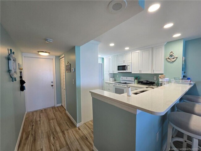 Building Photo - 10600 S Ocean Dr