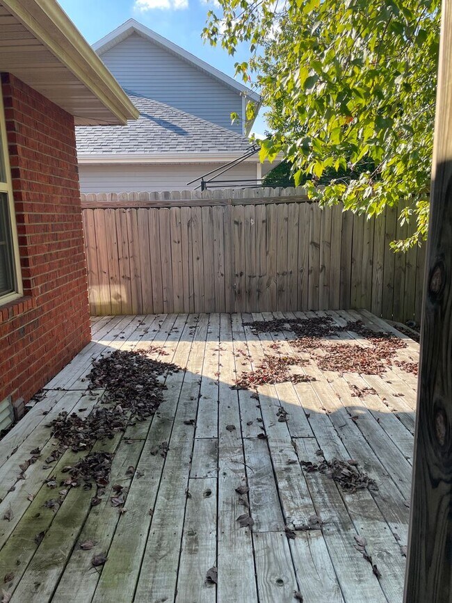 Building Photo - Executive Rental All Brick Home near South...