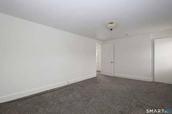 Building Photo - 48 W Branchville Rd