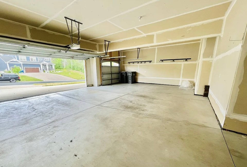 Building Photo - 16499 Beverly Dr