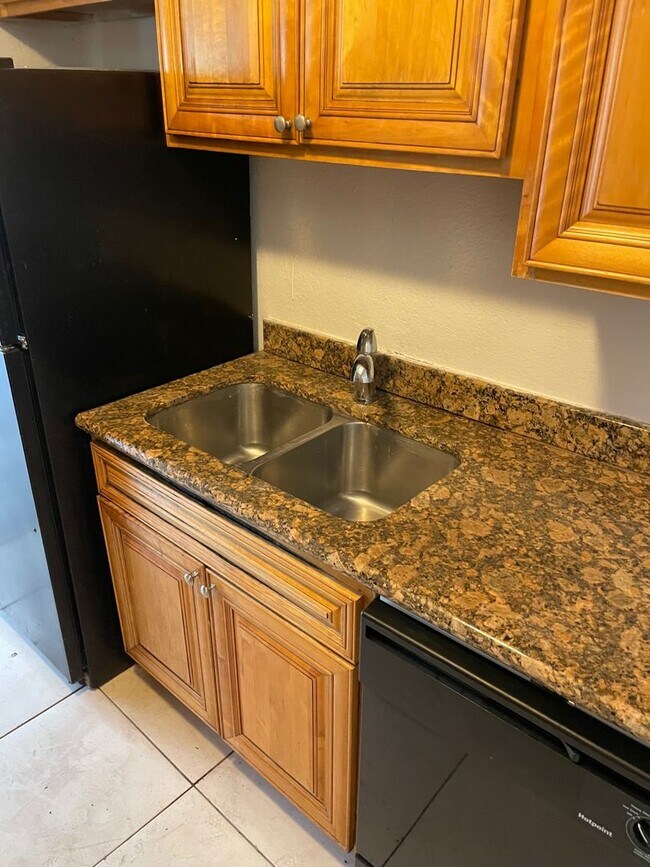 Building Photo - Two bedroom Two bath Condo