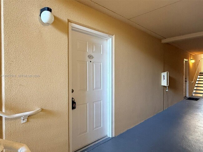 Building Photo - 9907 Westwood Dr