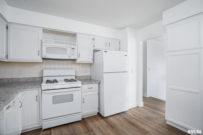 Building Photo - 2530 Saint John Ct