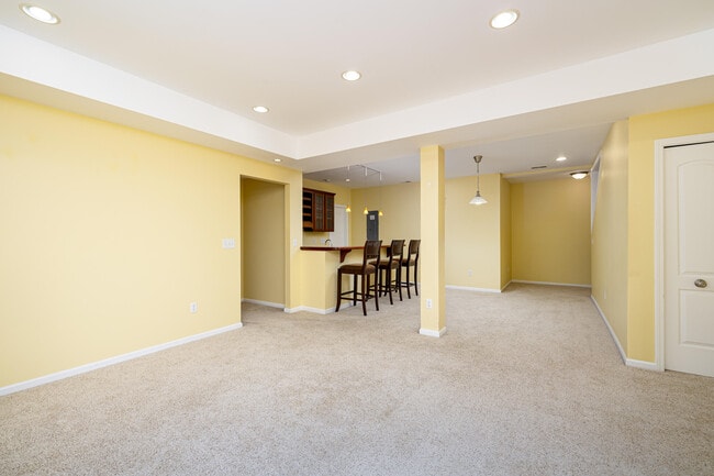 Building Photo - 2906 N Knightsbridge Cir