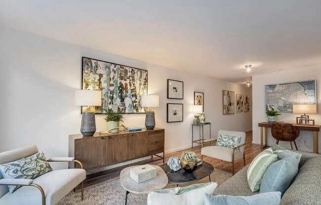 Building Photo - 3044 Franklin St