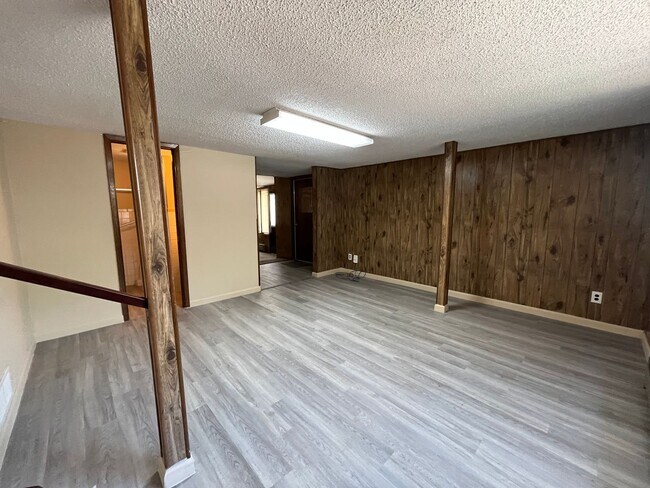 Building Photo - Charming 3-Bedroom Home with Spacious Layo...