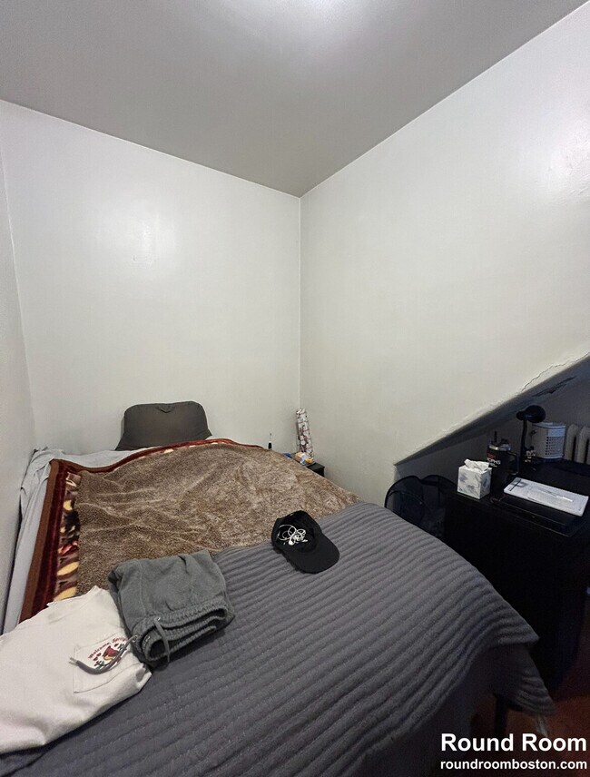 Building Photo - 17 Hillside St