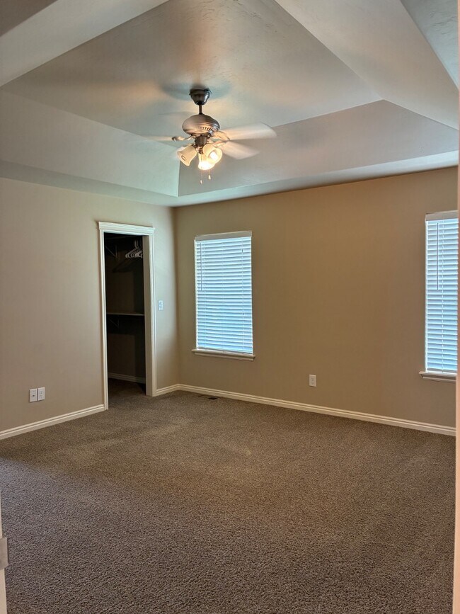 Building Photo - 234 Greenbrier Dr