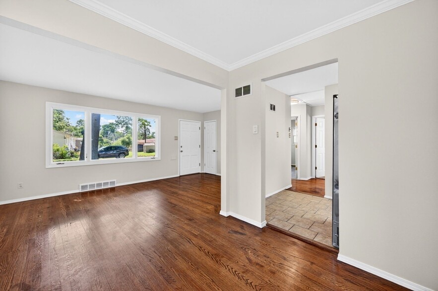 Building Photo - 3945 Crosby Dr