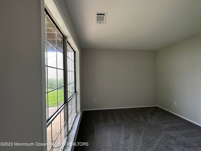 Building Photo - 143 Tanglewood Pl