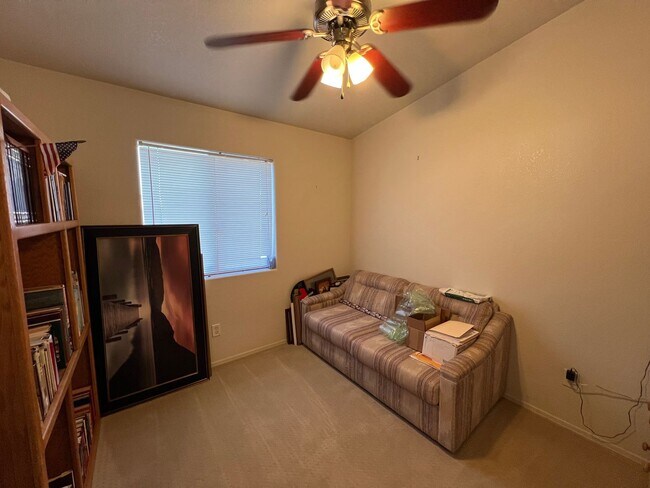 Building Photo - 3 BEDROOM IN WILDFLOWER!