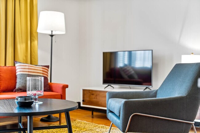 Building Photo - 3545 N Janssen Ave