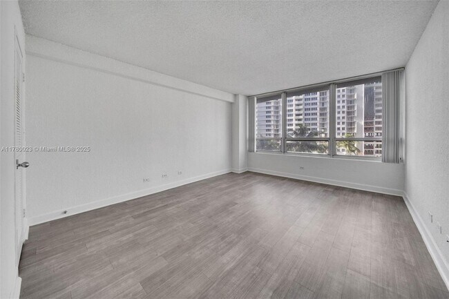 Building Photo - 1500 Bay Rd