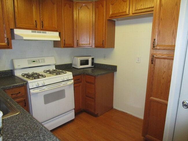 Building Photo - 53 El Basset Ct