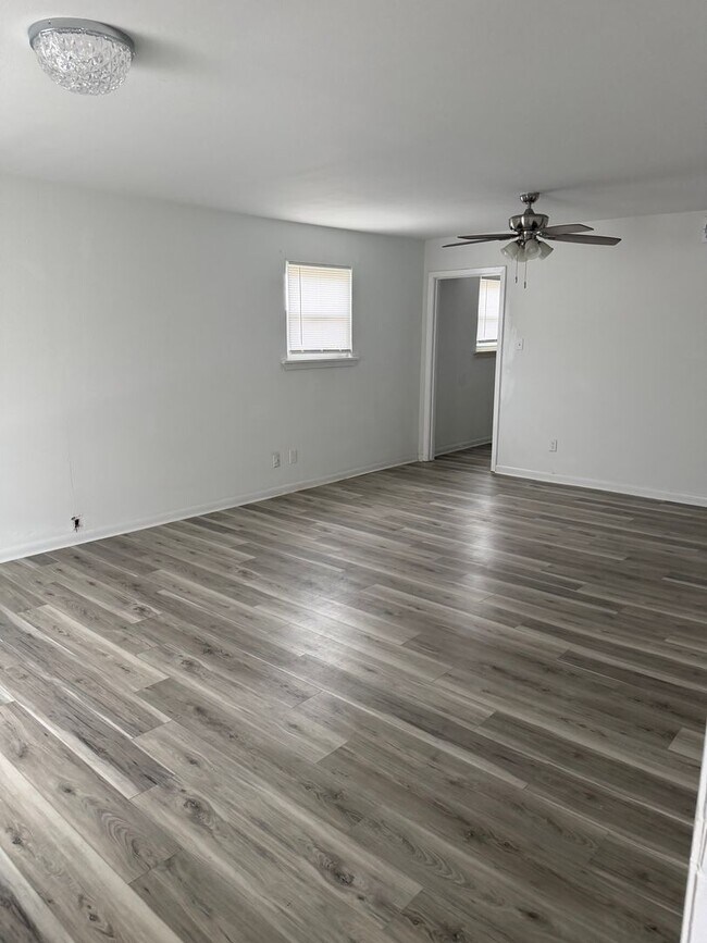 Building Photo - Affordable Town home