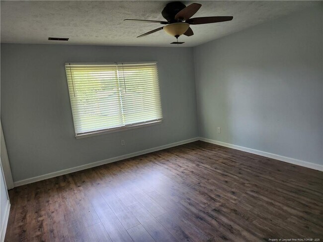 Building Photo - 417 Sparrow Dr