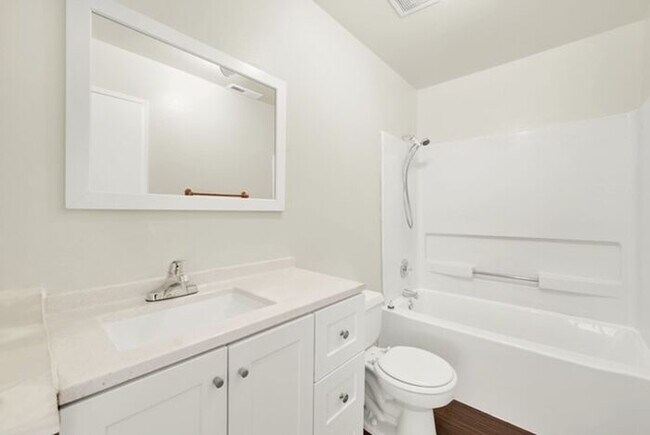 Building Photo - Great 3 bed, 1.5 bath Condo in Vacaville -...