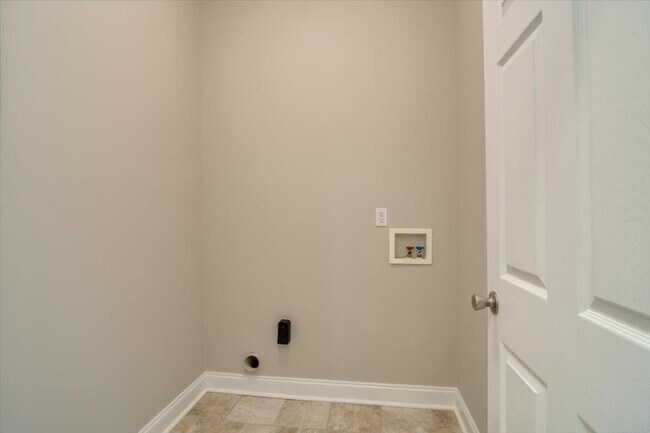 Building Photo - 702 Lakeside Landing Ct