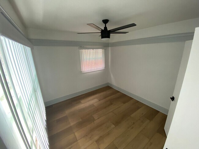 Building Photo - MOVE IN SPECIAL - Modern DTLB living with ...